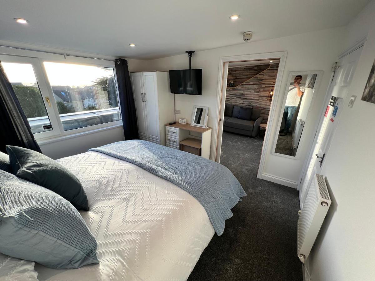 Coach Guest House Tenby Exterior photo